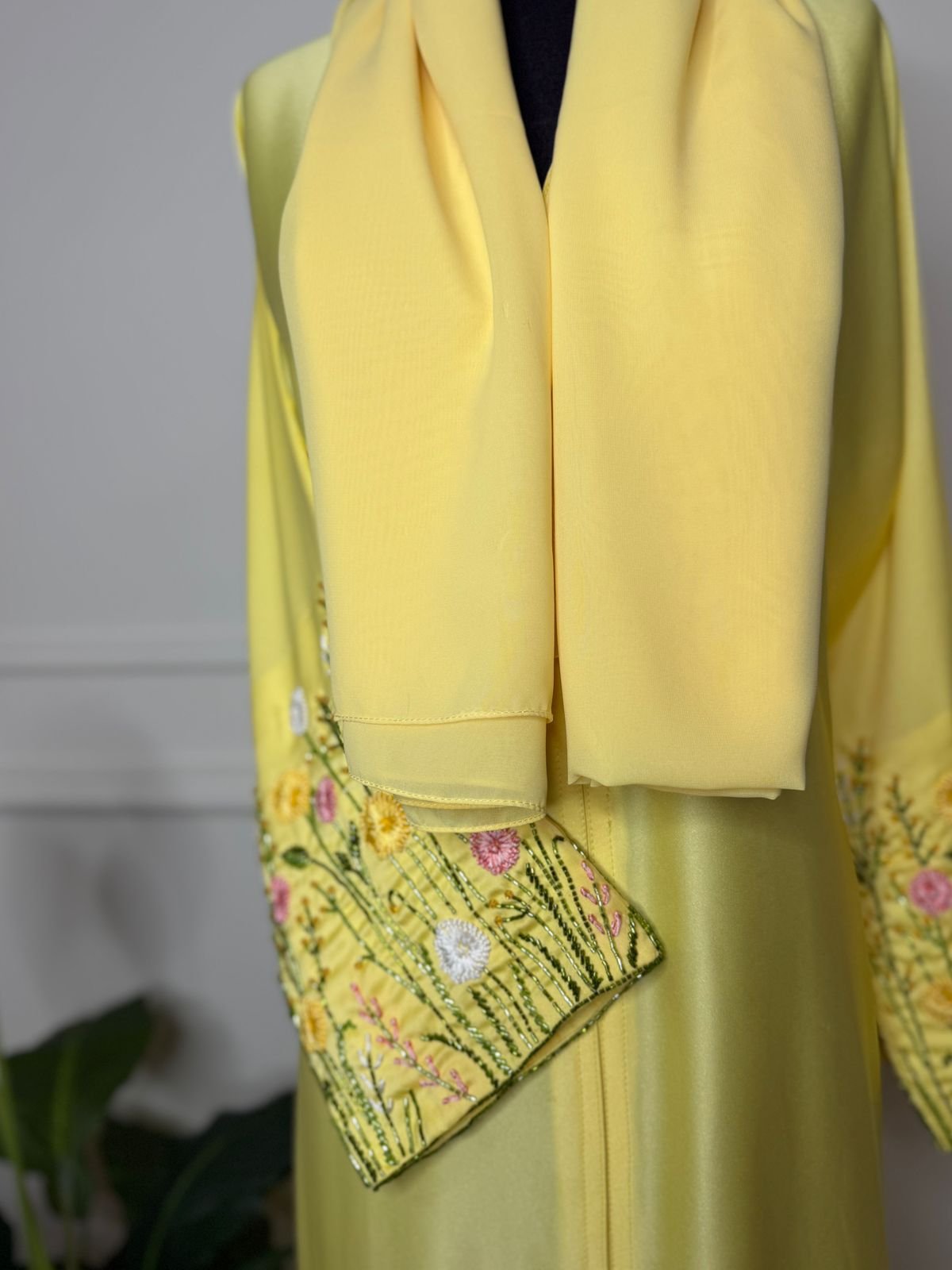 Sunlit Meadow Abaya - 33D48 - Image 4